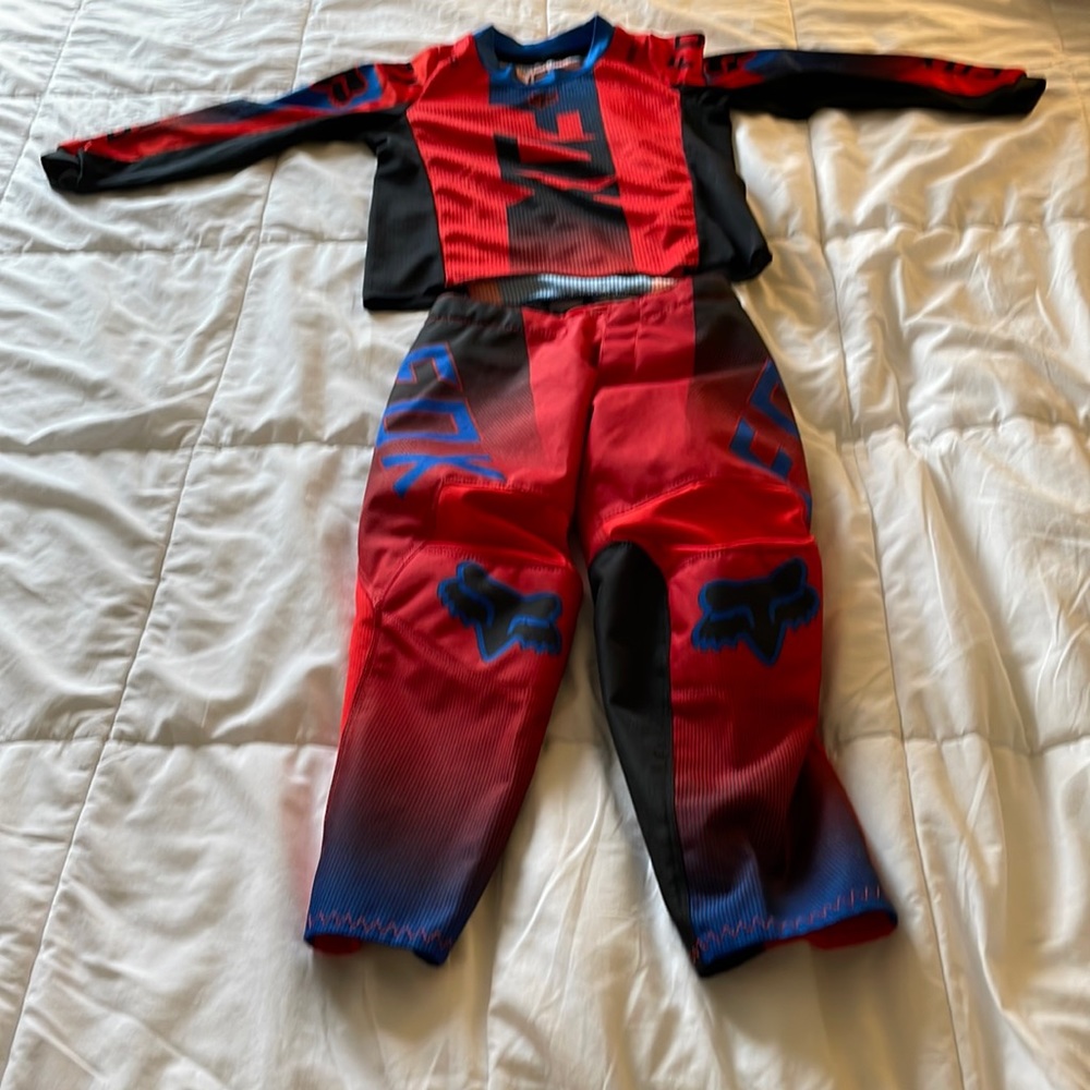 2 pc Fox 180 racing suit size 4 kids in great condition